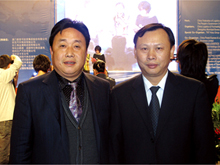2009年12月，中國物流與采購聯(lián)合會常務副會長何黎明與總經(jīng)理蓋守嶺在2009年度中國物流十大年度人物頒獎儀式上合影