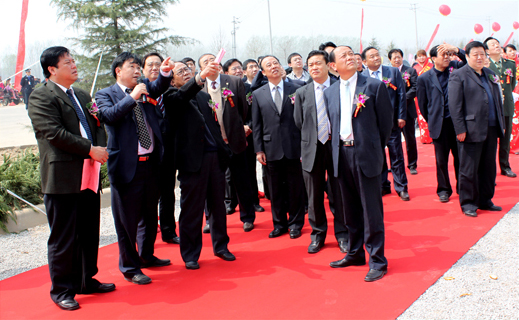 2010年4月18日，山東省原副省長林書香、九三學(xué)社中央常務(wù)副主席陳抗甫、聊城市長林峰海、經(jīng)濟(jì)開發(fā)區(qū)黨工委書記張同村等領(lǐng)導(dǎo)參加聊城蓋氏邦曄物流園區(qū)奠基儀式