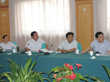 2011年6月5日，聊城市市長林峰海、副市長李希信、經(jīng)濟開發(fā)區(qū)書記楊廣平座談蓋氏邦曄物流項目二期規(guī)劃
