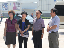 2013年7月17日，九三學(xué)社原常務(wù)副主席陳抗甫蒞臨蓋氏邦曄物流園區(qū)視察指導(dǎo)工作