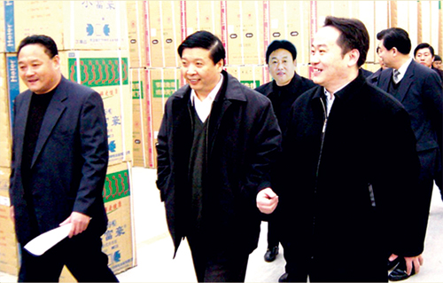 2004年2月，山東省委副書記、濟南市委書記姜大明蒞臨集團視察工作