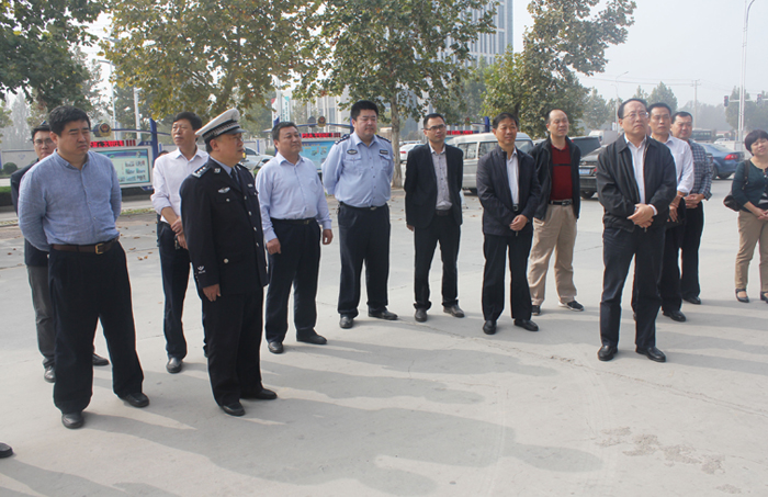 2016年10月19日，山東省商務(wù)廳副巡視員郭服海蒞臨交警服務(wù)站 蓋氏站點(diǎn)指導(dǎo)工作